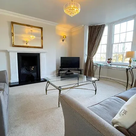 公寓 Exceptional Two-bedroom In With Parking And Stunning Views