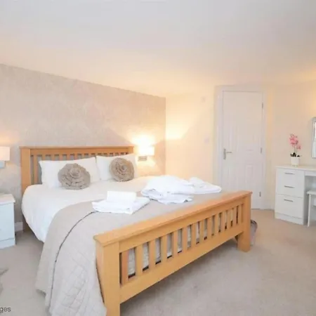 Exceptional Two-bedroom In With Parking And Stunning Views 公寓