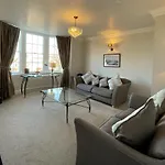 Exceptional Two-bedroom In With Parking And Stunning Views شقة *