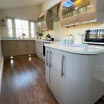 Exceptional Two-bedroom In With Parking And Stunning Views شقة *