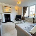 شقة Exceptional Two-bedroom In With Parking And Stunning Views