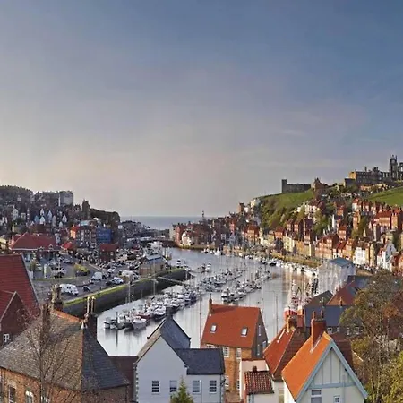 Exceptional Two-bedroom In With Parking And Stunning Views Appartamento Whitby