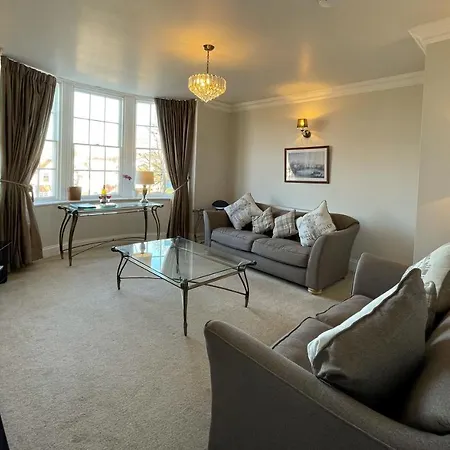 Exceptional Two-bedroom In With Parking And Stunning Views Apartmán *