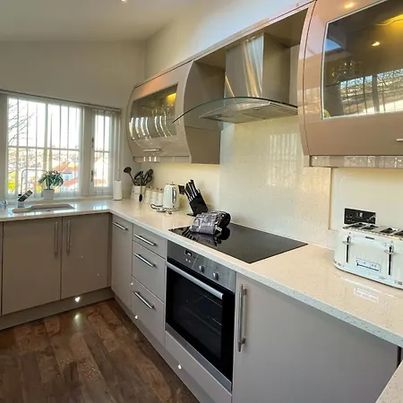 Exceptional Two-bedroom In With Parking And Stunning Views Apartmán