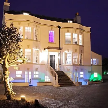 Exceptional Two-bedroom In With Parking And Stunning Views Apartmán *